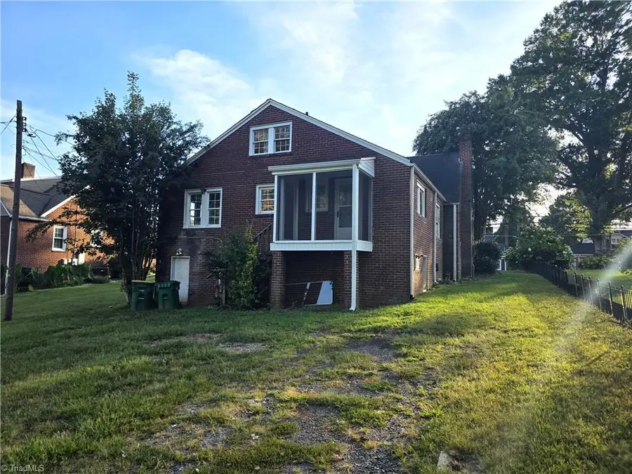 607 W Main Street, Pilot Mountain, NC 27041 - #3