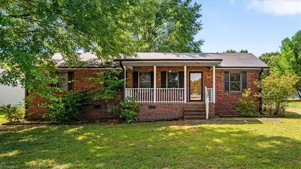 522 Raleigh Avenue, Liberty, NC 27298