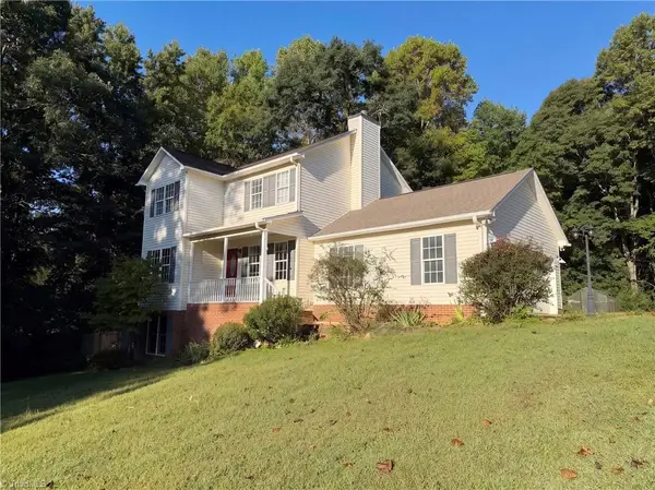 3888 Courtland Circle, Thomasville, NC 27360