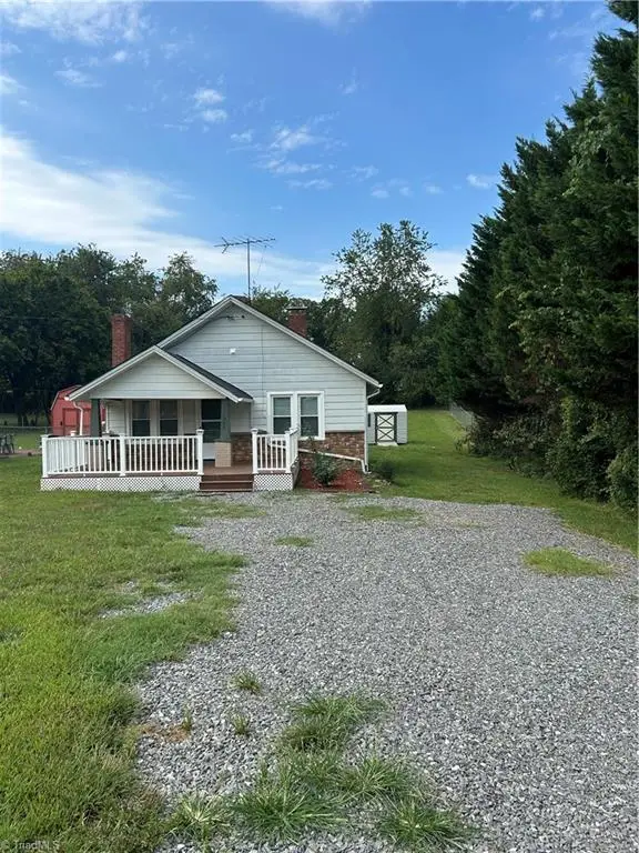 525 W Virginia Street, Mount Airy, NC 27030 - #2