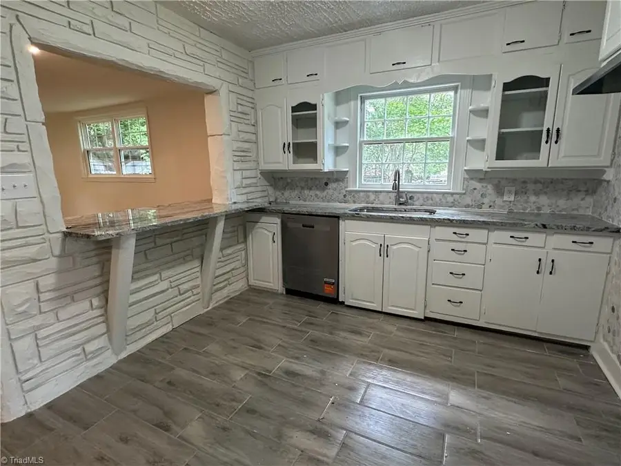 1900 Peachtree Street, Winston Salem, NC 27107 - #2
