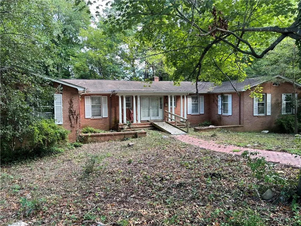 328 Robin Road, Mount Airy, NC 27030 - #1