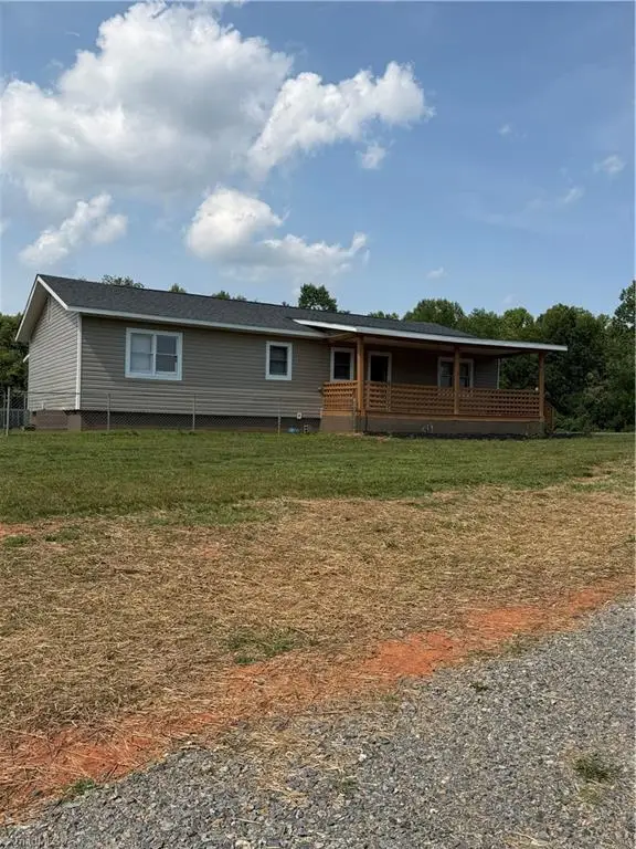 1037 Sues Farm Lane, Yadkinville, NC 27055