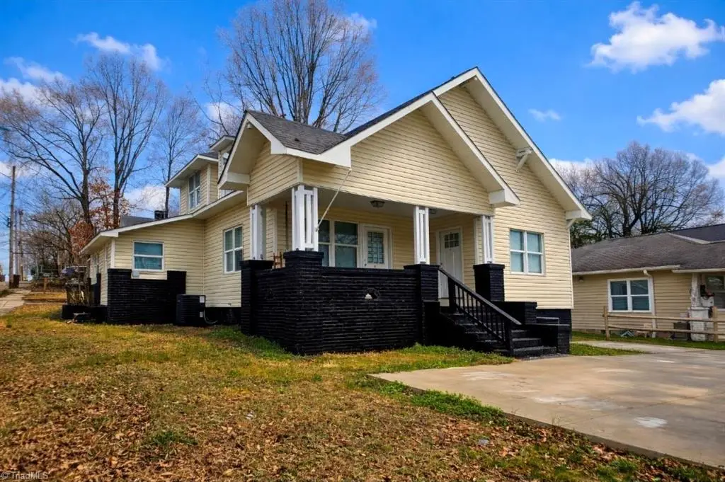15 College Street, Thomasville, NC 27360 - #1