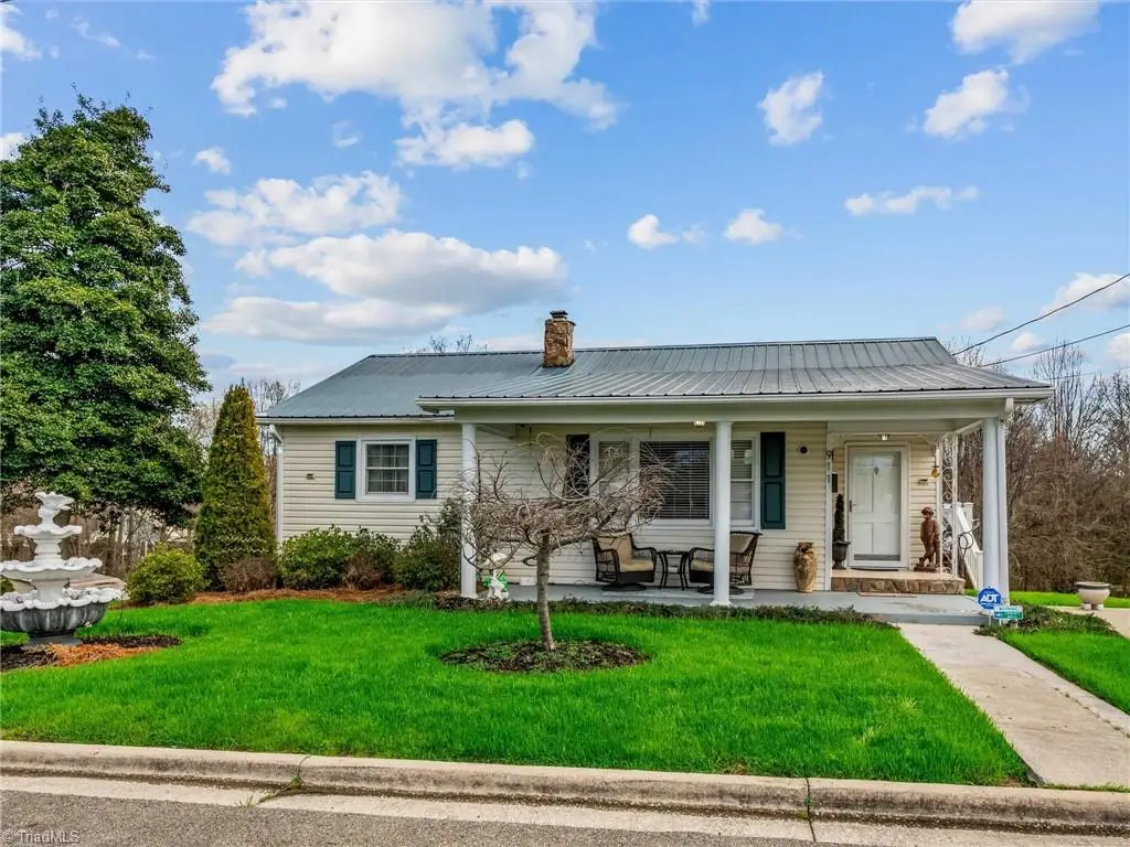 911 Banner Street, Mount Airy, NC 27030 - #1
