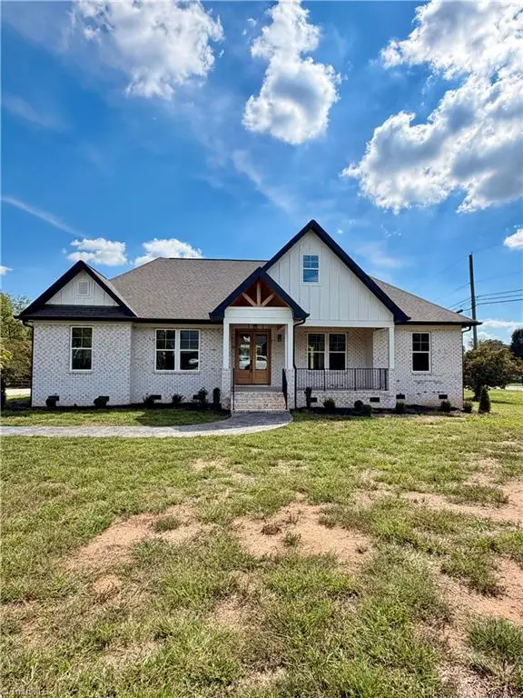 122 Manteo Road, Lexington, NC 27292 - #1