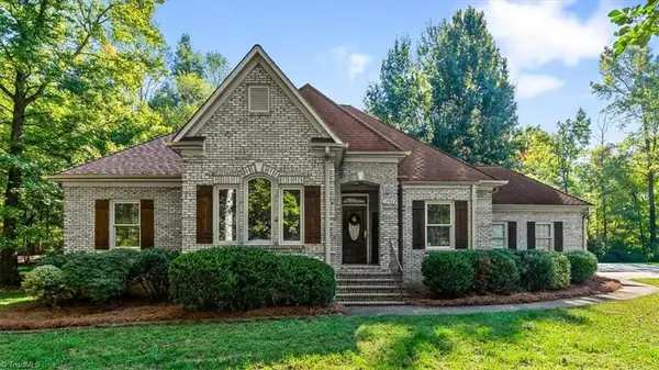 1792 Ridge Oaks Drive, Oak Ridge, NC 27310