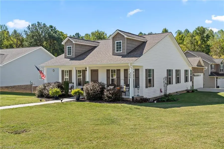 222 Santa Fe Circle, Thomasville, NC 27360 - #2