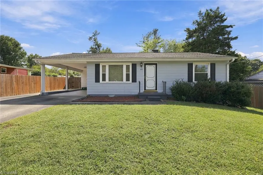819 Carolina Avenue, Thomasville, NC 27360 - #2
