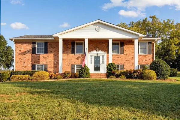 1435 S Peace Haven Road, Clemmons, NC 27012