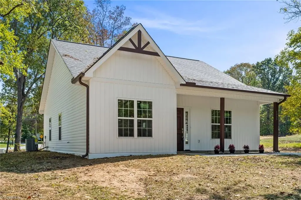 1055 Fisher Ferry Street, Thomasville, NC 27360 - #1