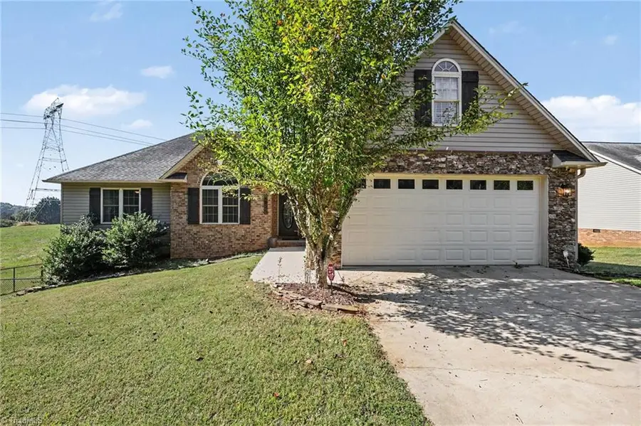2825 Fuller Mill Road N, Thomasville, NC 27360 - #2