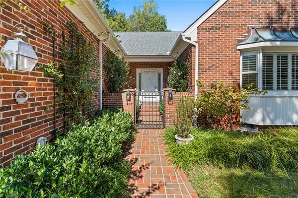 1823 Country Club Drive, High Point, NC 27262