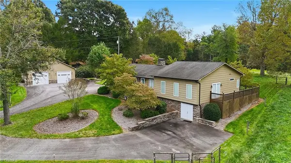 1167 New Hope Road, Purlear, NC 28665