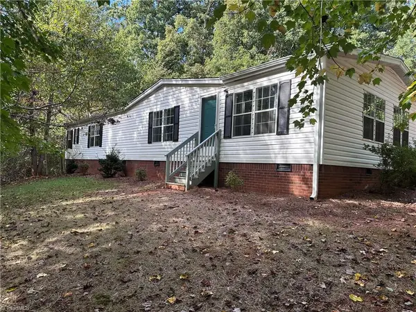 6610 Edgeworth Trail, Pfafftown, NC 27040