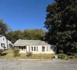 323 E 3rd Ave Extension, Lexington, NC 27292