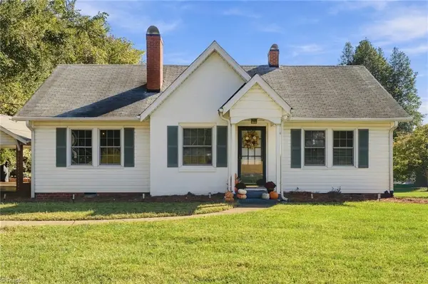 455 S Peace Haven Road, Winston-Salem, NC 27103