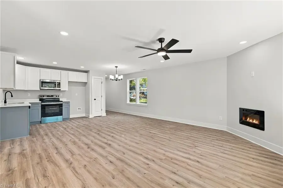 206 Ridgecrest Street, Thomasville, NC 27360 - #3