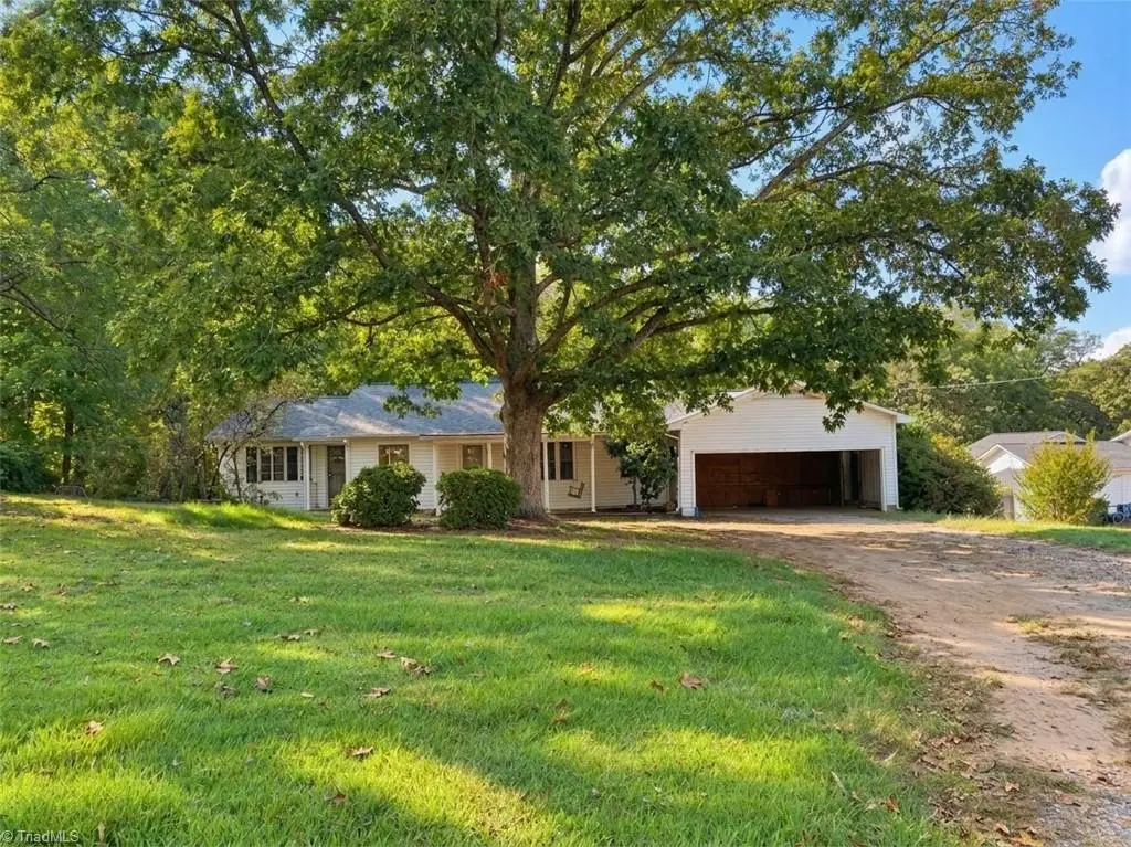 507 Pineywood Road, Thomasville, NC 27360 - #1
