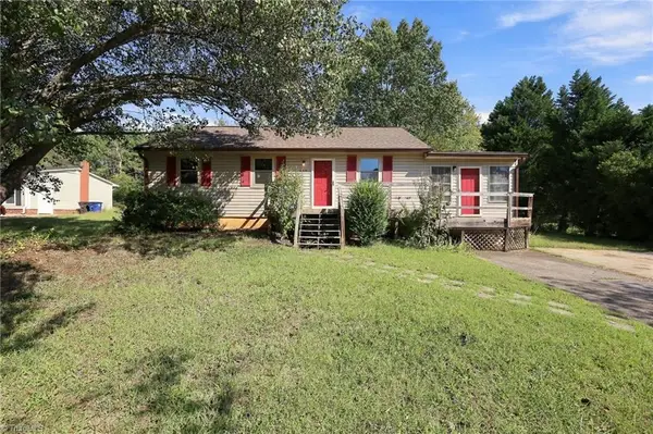 3215 Meadow Lane, Winston-Salem, NC 27107