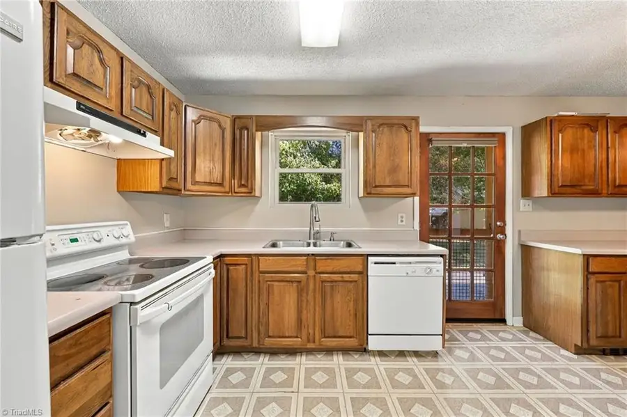 3215 Meadow Lane, Winston Salem, NC 27107 - #3