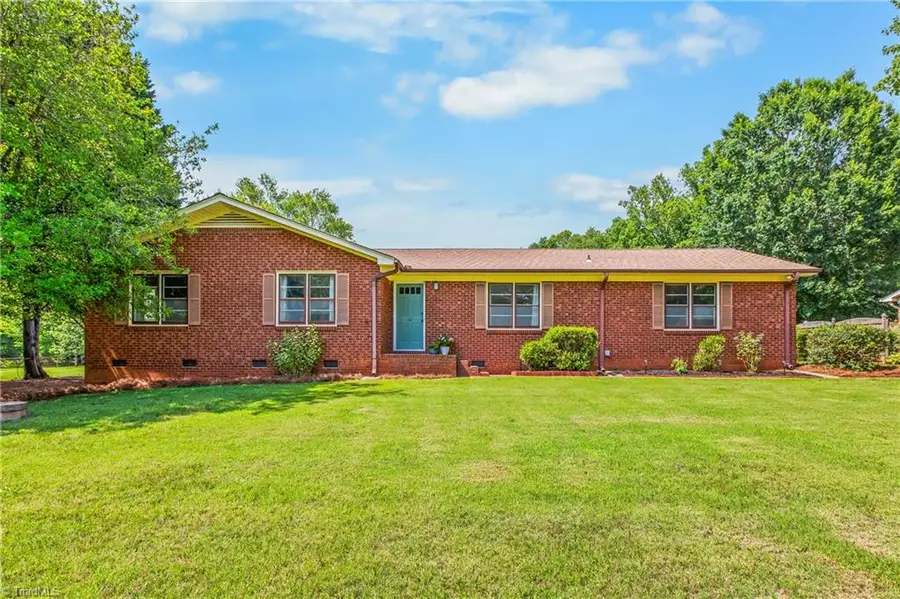 141 Pinelawn Drive, Kernersville, NC 27284 - #2