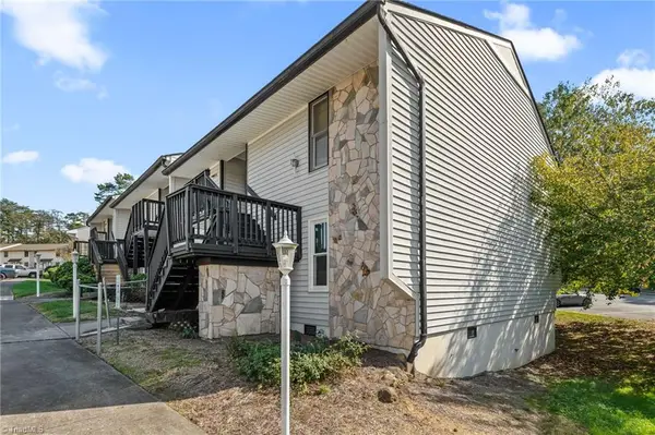 892 S Ridge Court, Winston-Salem, NC 27107