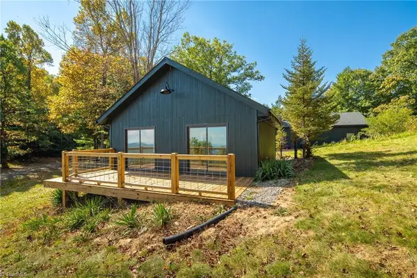1138 Lump Road, Purlear, NC 28665