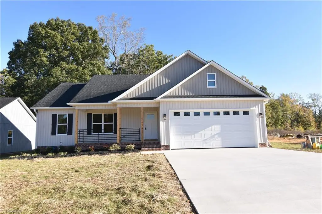 103 Fletchers Farm Drive, Thomasville, NC 27360 - #1