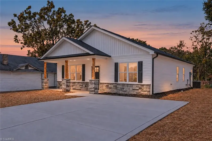 210 Leonard Street, Thomasville, NC 27360 - #3