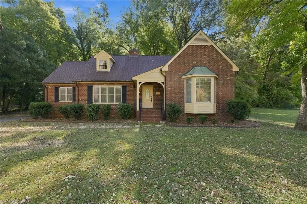 621 Paris Street, Graham, NC 27253 - #1