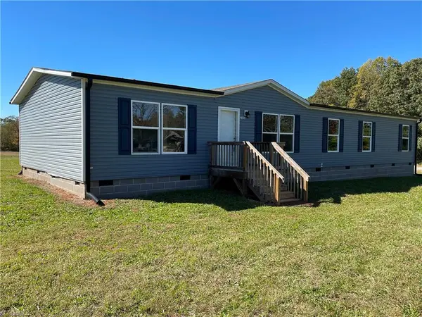 2202 Seagraves Road, Hamptonville, NC 27020