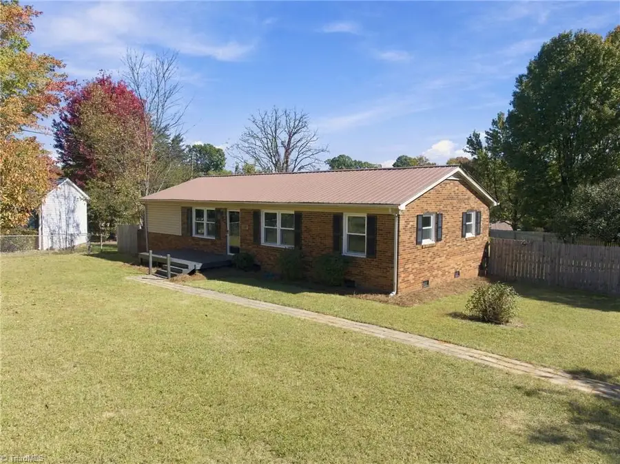 4228 Valley Circle, Thomasville, NC 27360 - #3
