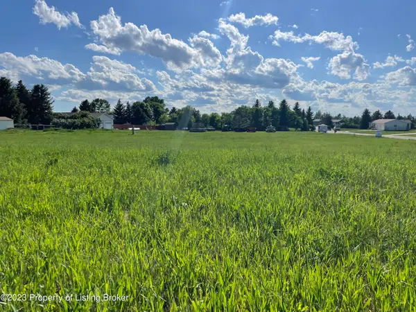 N 11th Avenue, Hettinger, ND 58639