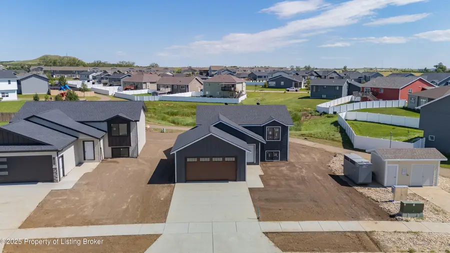 1810 Yellowstone Circle, Dickinson, ND 58601 - #3