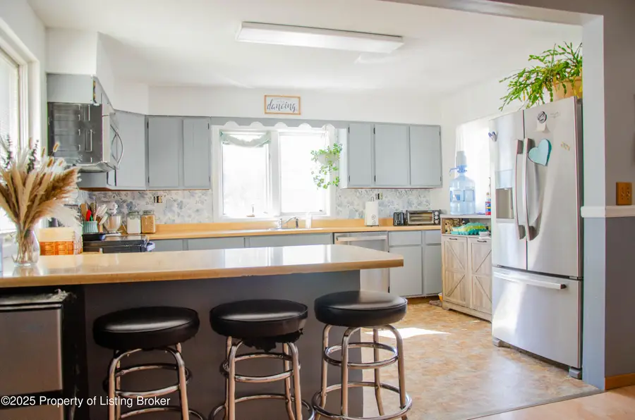 18 2nd Street, Bowman, ND 58623 - #2