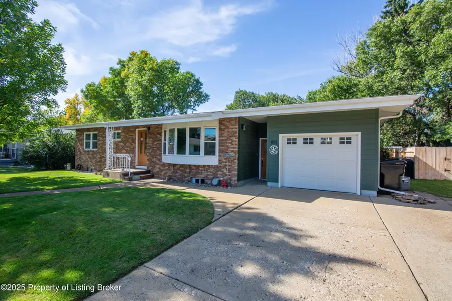 801 10th Avenue, Dickinson, ND 58601 - #3