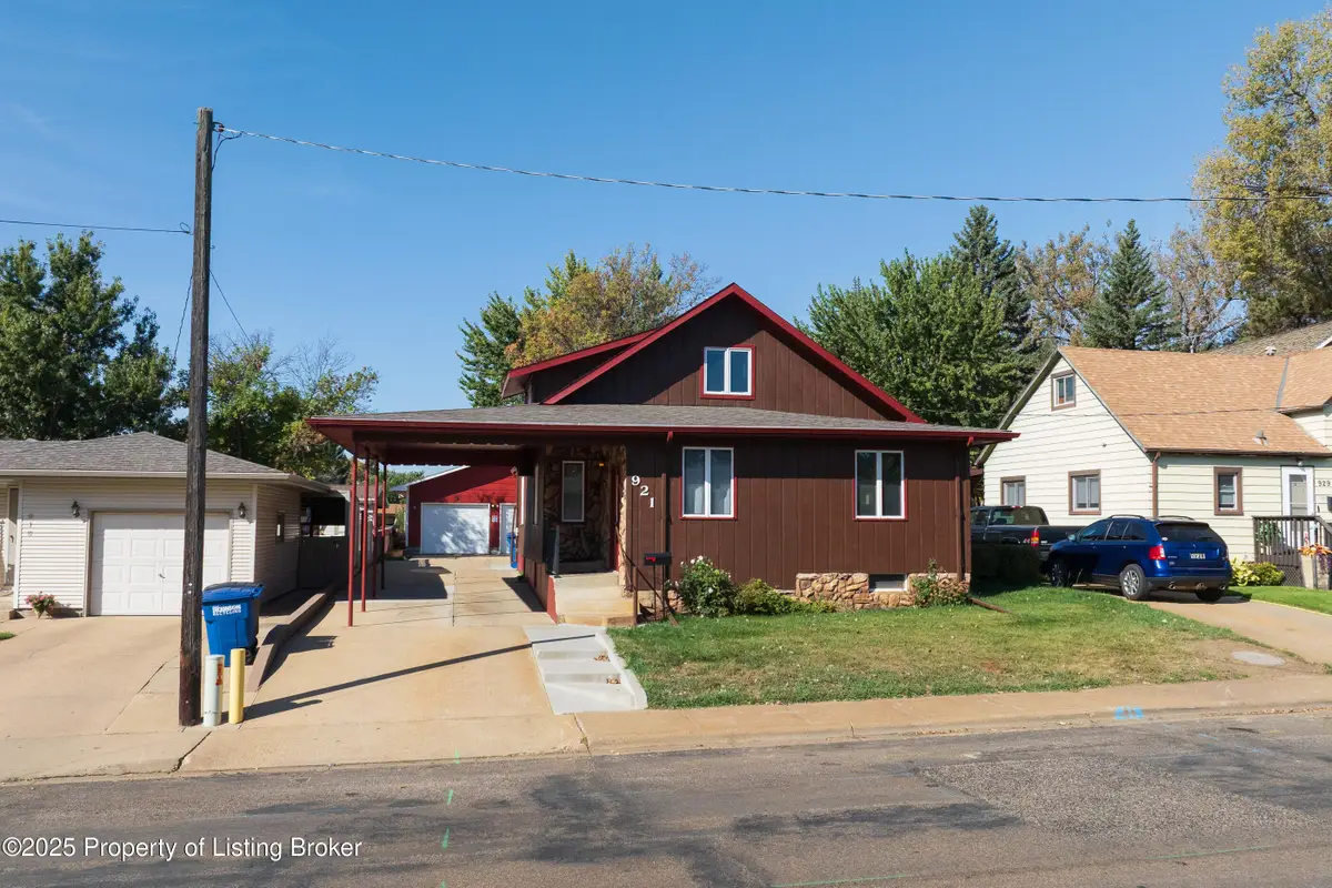 921 4th Avenue, Dickinson, ND 58601 - #1