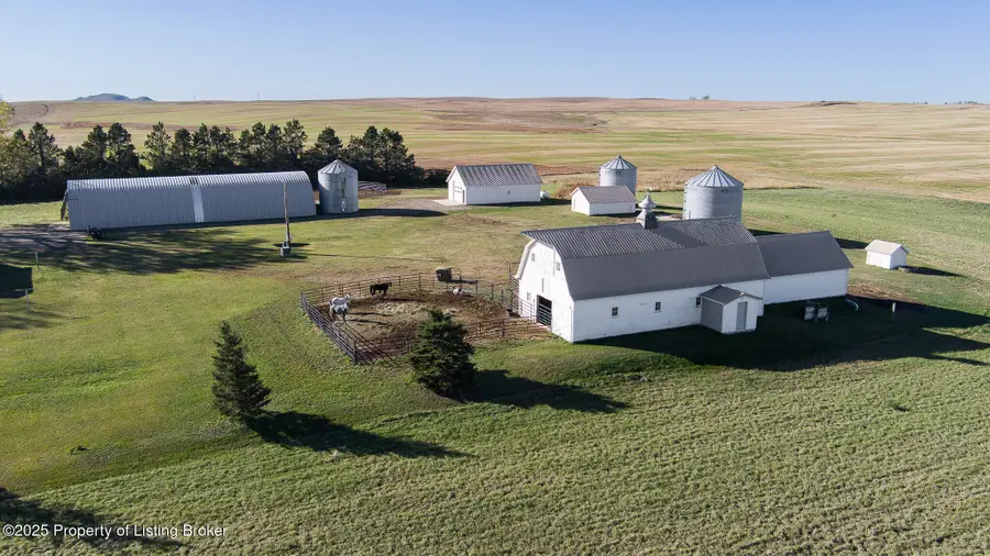 2651 110th Avenue, Dickinson, ND 58601 - #2