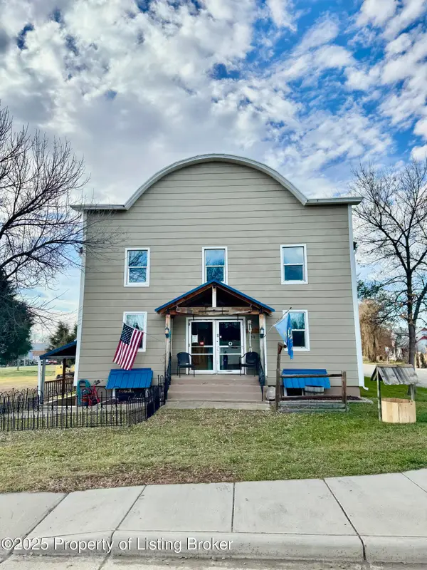 58 Central Avenue, Dunn Center, ND 58626