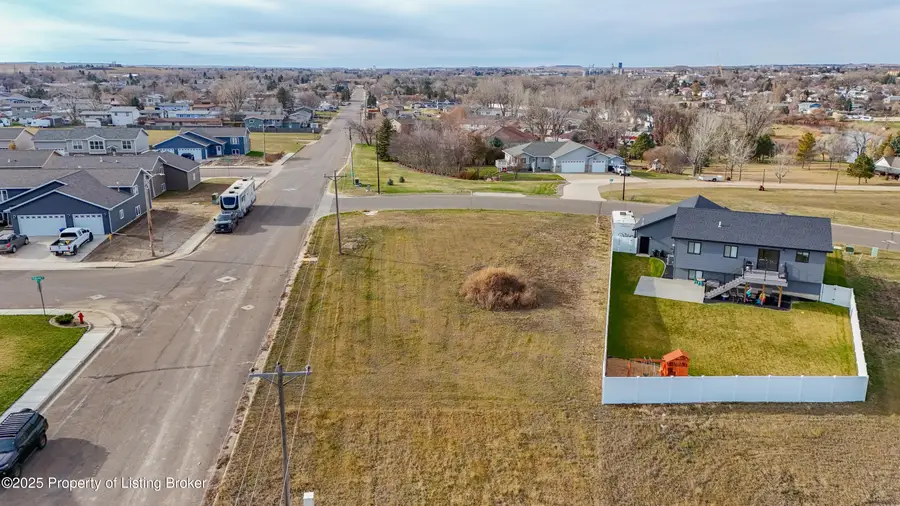 592 River Drive, Dickinson, ND 58601 - #3