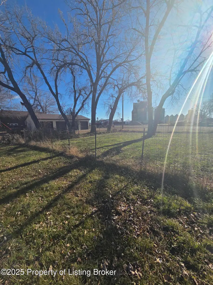 200 2nd Avenue, Hettinger, ND 58639 - #3