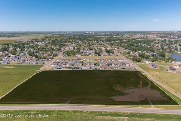 6th Avenue, Dickinson, ND 58601