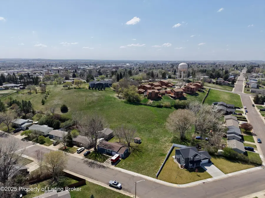7th Avenue, Dickinson, ND 58601 - #2