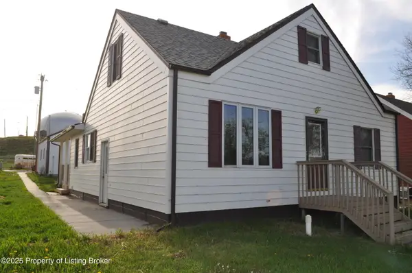 105 7th Avenue, Lemmon, SD 57638