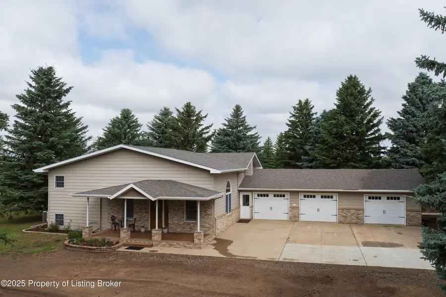 3251 104t Avenue, Dickinson, ND 58601 - #2