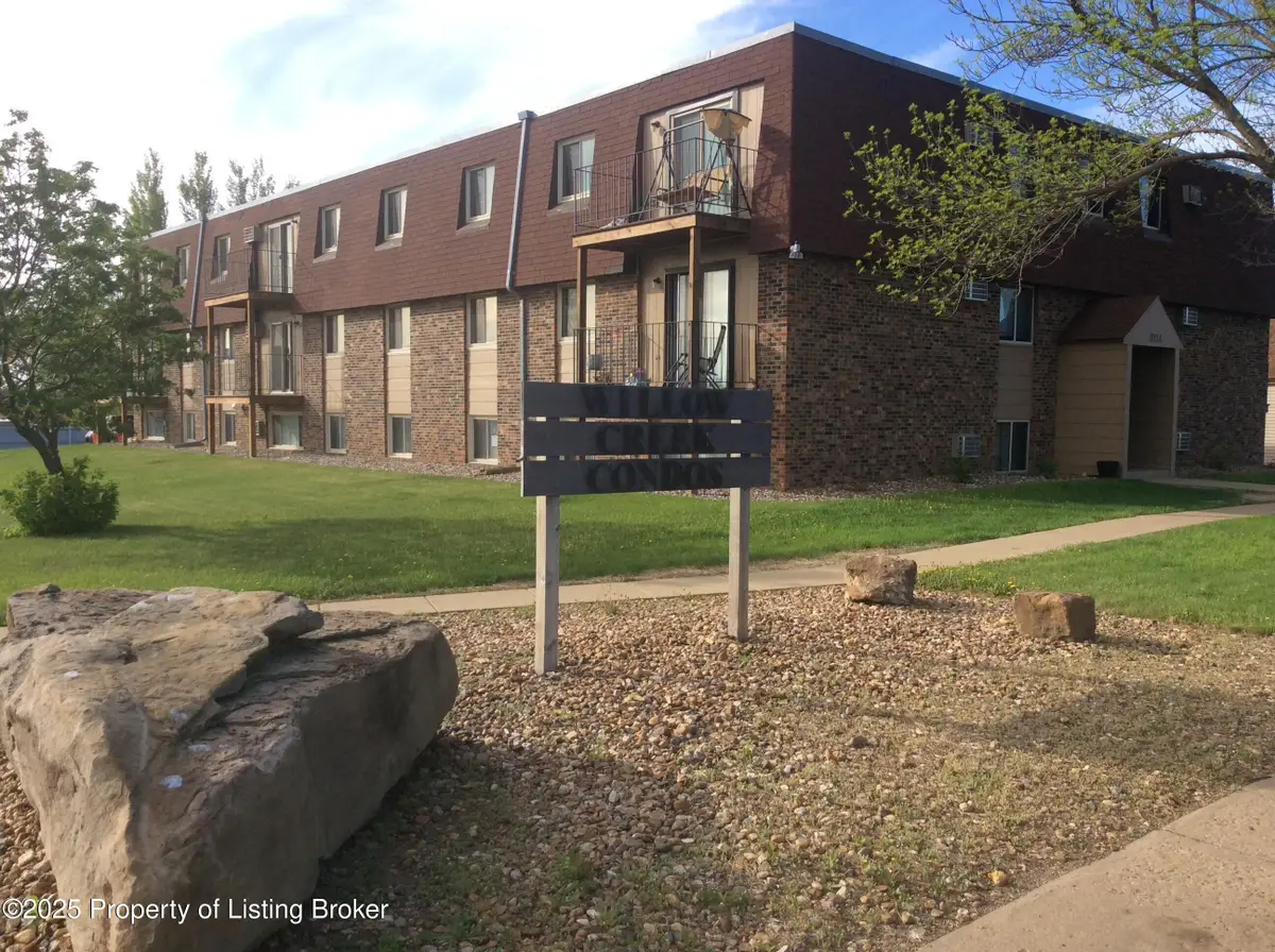 1814 Prairie Avenue, Dickinson, ND 58601 - #1