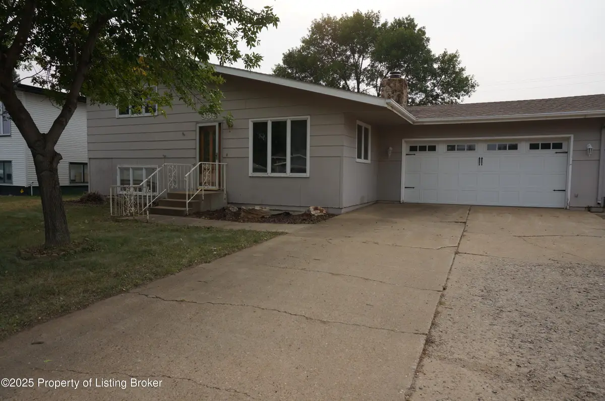939 1st Avenue, Dickinson, ND 58601 - #1