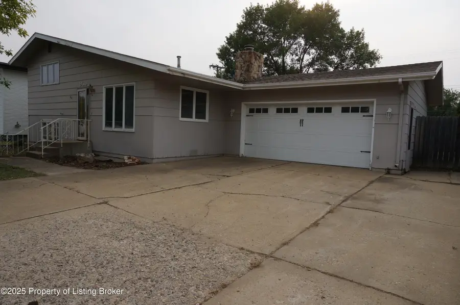 939 1st Avenue, Dickinson, ND 58601 - #2