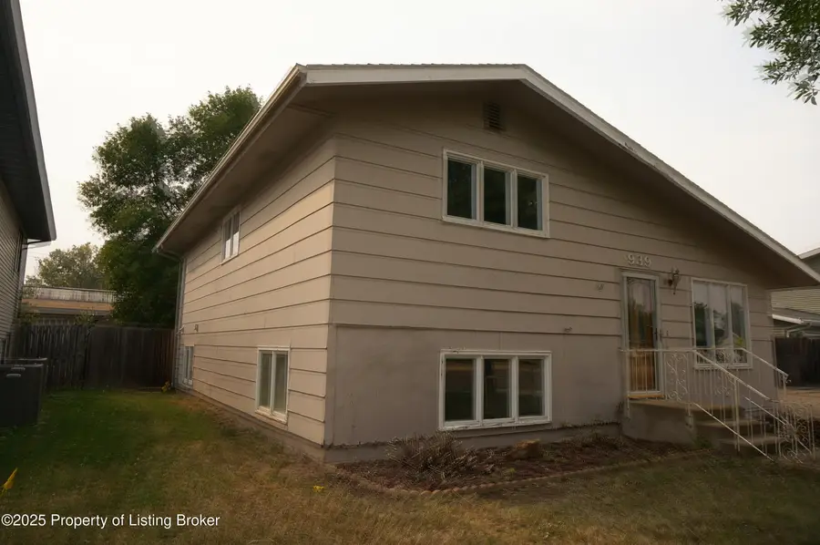 939 1st Avenue, Dickinson, ND 58601 - #3